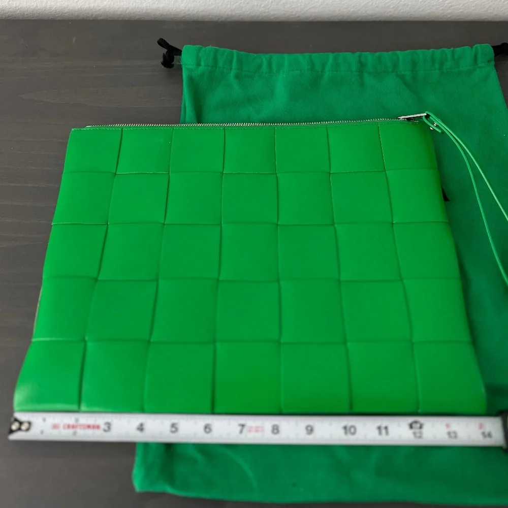 Bottega Veneta Pouch Bag - Picture 8 of 11